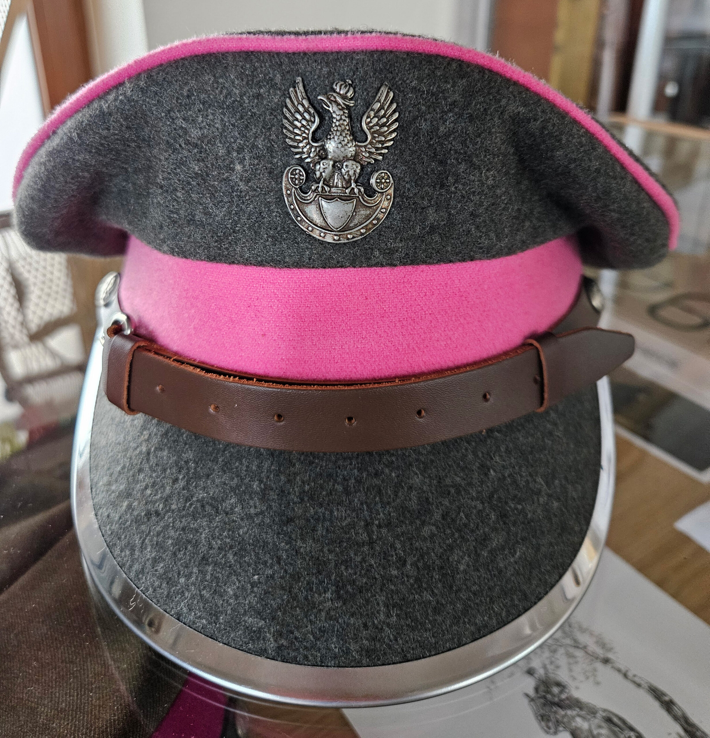 Czapka angielka w barwie 13 Pułku Ułanów Wileńskich