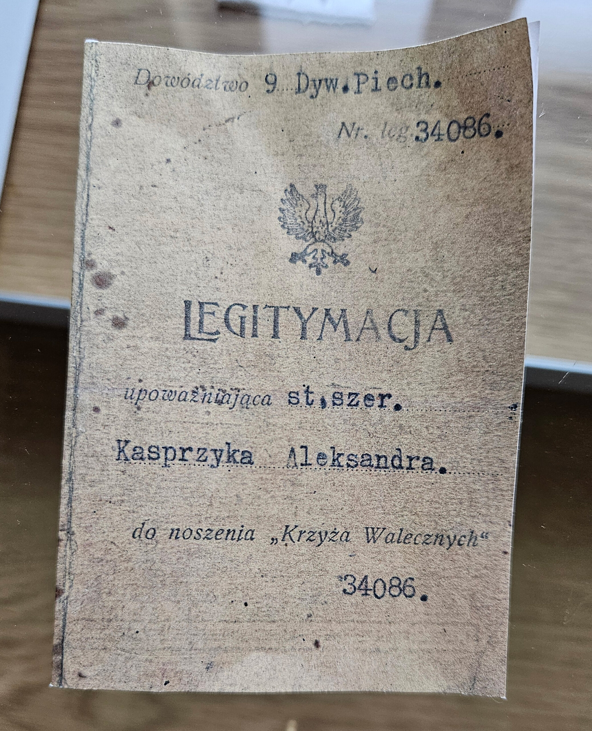 Legitymacja krzyża Walecznych należąca do Aleksandra Kasprzyka żołnierza 15  Pułku Piechoty 9 Dywizji piechoty