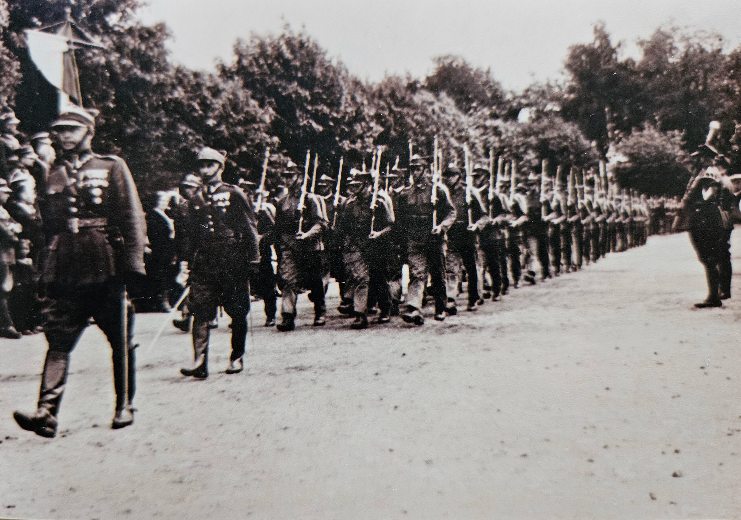 Zdjęcie Żołnierzy II batalionu Pułku Radiotelegraficznego w Beniaminowie. Wykonane w 1930 roku.